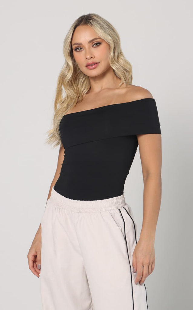 Blusa Negra Bandeja Diagonal Navissi